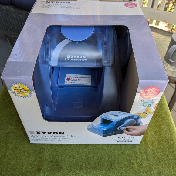 Xyron 2.5" Create-a-Sticker - Picture 4 of 6